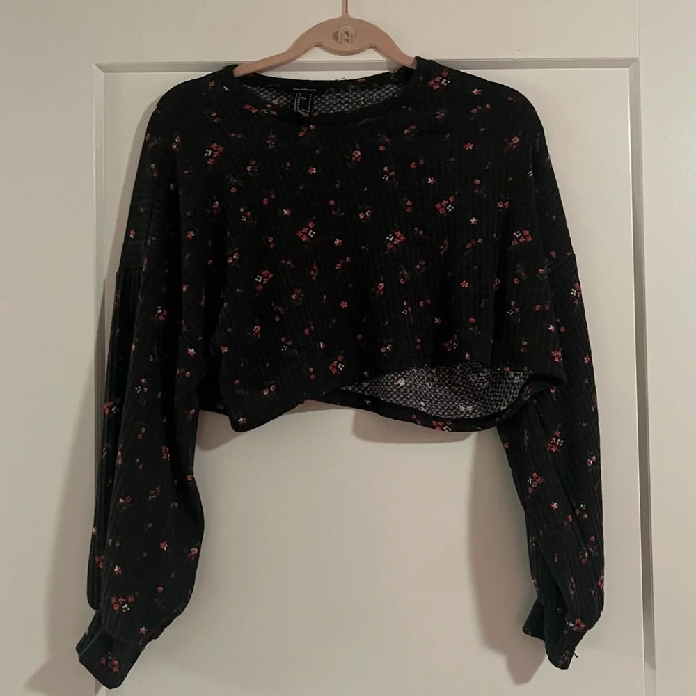 Floral Long Sleeve Crop Top